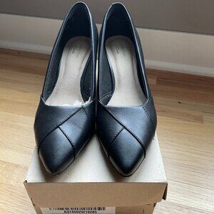 Clarks Linvale Sage Black Pumps Heels 8.5M